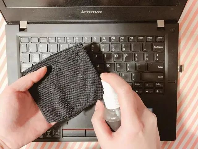 【一記居家】住手！不要再用酒精清潔電腦、手機(jī)屏幕，否則……